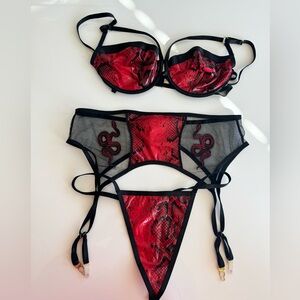 Sexy Faux Leather 🐍 snake set .